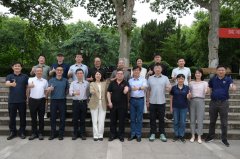 本次既为学生供给学术展现取交换机